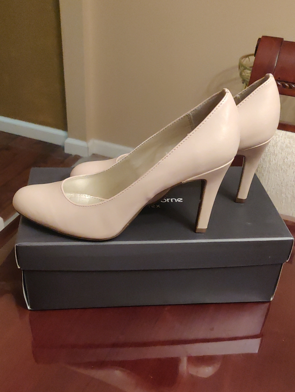 Liz Claiborne Nude/Taupe High Heel Pumps